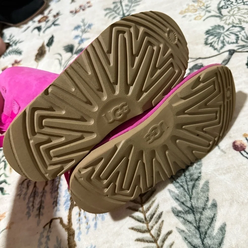 UGG Bailey Bow II Boots in Paz Pink size 4